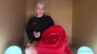 Amateur Blondine nuttig Amateur fickt sich mit einem Spielzeug