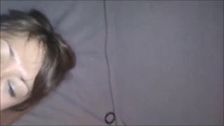 Zusammenstellung von Pornoszenen mit einer Menge Sperma im Gesicht