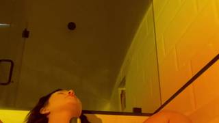 Rosa Muschi eines Amateur-Mädchens masturbiert