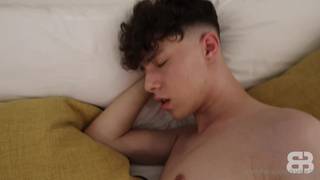 Junger Mann mit klaffendem Arschloch nur zurück für mehr Ficken Junger Mann mit klaffendem Arschloch nur zurück für mehr Ficken