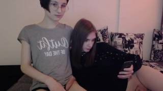 Transfrauen werden vor der Kamera verspielt