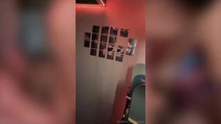 Er tritt meiner Freundin in den Hintern, wenn ich nicht da bin.