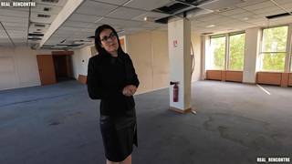 Schlampe bläst und wird in einem französischen Interracial gefickt!