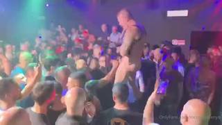 Rocco Steele beim Bumsen um die Welt. Sie wollen alle Schwänze Rocco Steele beim Bumsen um die Welt. Sie wollen alle Schwänze