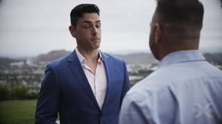 Die Brünette Layla Jenner fickt einen Kerl, der älter ist als sie