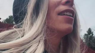 LittleAngel84 wird im Wald einen großen harten Schwanz jagen