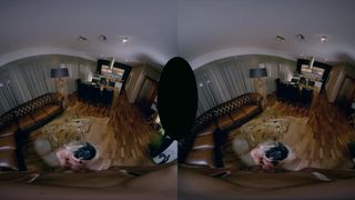 Joanna Jet wartet darauf, dass ihr ein Penis in den Arsch geschoben wird