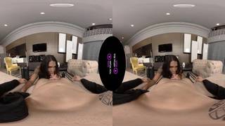 Julie Rouch ist eine schwarze Transfrau, die ihren Schwanz in einem VR-Porno zeigen wird Julie Rouch ist eine schwarze Transfrau, die ihren Schwanz in einem VR-Porno zeigen wird