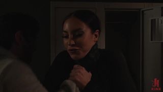 Melissa Stratton beendet ihre Schicht und ihr Kollege überrascht sie, indem er sie fickt
