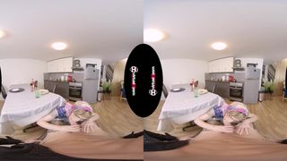 Grandman Nikola Volt fickt ihren Enkel in einem POV VR Video