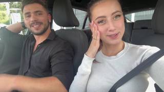 Diese Frau macht es gerne mit zwei Männern, die sie hart ficken