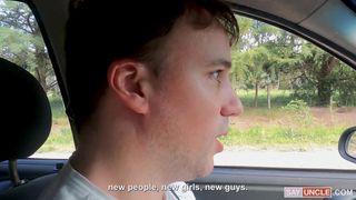 Latino sucht nach einer Fahrt und dieser Mann sucht einen Schwanz zum Lutschen Latino sucht nach einer Fahrt und dieser Mann sucht einen Schwanz zum Lutschen