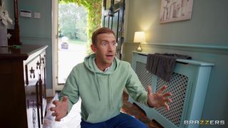 Danny D benutzt seinen großen Schwanz, um die zierliche Blondine Tina Snows zu ficken