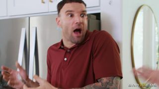 Alex Legend verführte das Kindermädchen Miss Raquel, um ihren fetten Arsch zu ficken