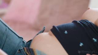 Little Puck zeigt ihrer Teenie-Tochter Leana Lovings, wie man Sex hat Little Puck zeigt ihrer Teenie-Tochter Leana Lovings, wie man Sex hat