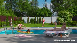 Rebecca Nikson und Nicole Murkovski lesbische Orgie Party