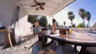 Zwei Brünette und zwei Jungs ficken in einem geilen Vierer