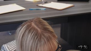 Katee V wird von ihrem Kollegen Tony Rubino gebogen und gefickt