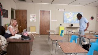 Lolly Dames ist überrascht, als sie Mighty Dee's großen schwarzen Schwanz sieht