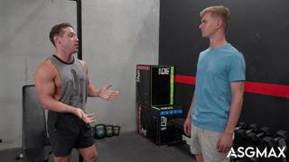 Kyle Fletcher, Mick Marlo, und Ryder Owens anal Bareback Homosexuell Dreier