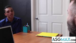 Amone Bane saugt Schwanz dann fickt seinen uncl039; s Ehemann Rob Montana