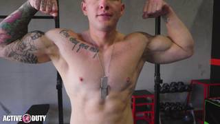 Jeremiah Cruze würgt nach einem harten Training auf Kings Schwanz