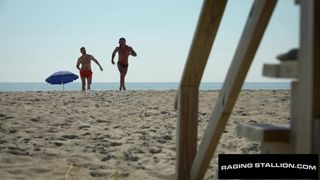 Ein guter Anal-Bareback-Fick nach einem schönen Tag am Strand Ein guter Anal-Bareback-Fick nach einem schönen Tag am Strand