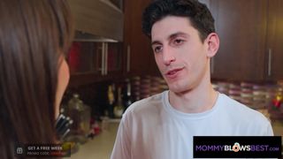 Wenn du entdeckst, dass deine Stiefmutter den Schwanz besser lutscht als deine Freundin