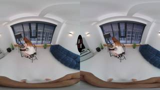 Redhead gibt einen sehr guten Blowjob in POV in der virtuellen Realität