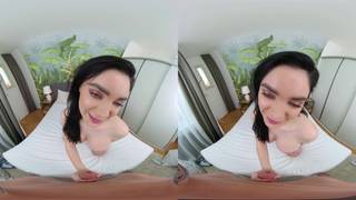 Brunette erfreut uns mit einem POV-Porno und in VR, um es zu fühlen Brunette erfreut uns mit einem POV-Porno und in VR, um es zu fühlen