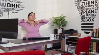 Im Büro von Brazzers gibt es immer Dreier