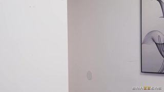 MILF Andie Anderson deepthroating und reitet Alex Jone's großen fetten Schwanz