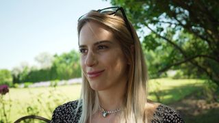 Amy Douxxx ist beeindruckt, als sie den riesigen schwarzen Penis von Jack Rippher sieht.