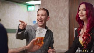 Um den Job zu bekommen, muss die rothaarige Cici Anders den riesigen Schwanz von Danny D blasen