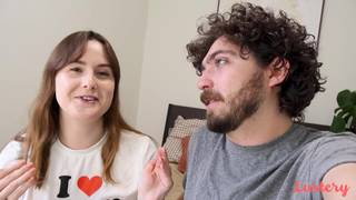 Chubby Asteria saugt den Schwanz ihres Freundes und fickt im täglichen Vlog Chubby Asteria saugt den Schwanz ihres Freundes und fickt im täglichen Vlog