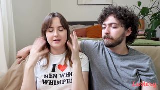 Chubby Asteria saugt den Schwanz ihres Freundes und fickt im täglichen Vlog