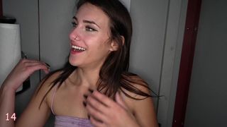 Indica Monroe freut sich über so viel Sperma, das sie in ihren Löchern erhält