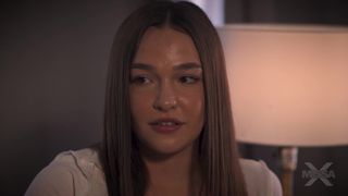 Der beste Weg, Rissa May zu ficken, ist in ihrem eigenen Bett.
