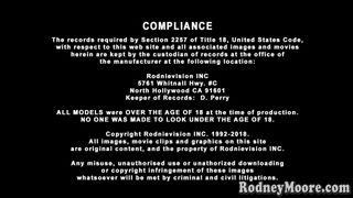 Brunette Sarah Shevon bläst und schluckt Sperma