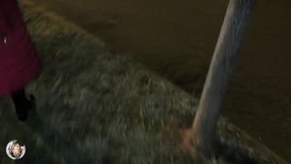 Jede Nacht teilt sie Lust mit ihrem Körper auf den Straßen