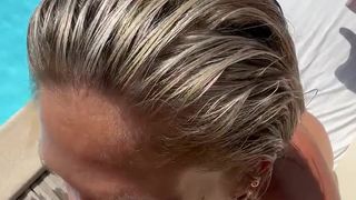 Ich denke, wir alle wollten Oralsex im Pool mit ihrem Mund