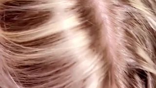 Lea Chipie will mit dem großen Schwanz ihres Freundes spielen!