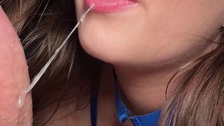 Leachipie macht ihren Mann Sperma in einer Tasse und sie trinkt es alle