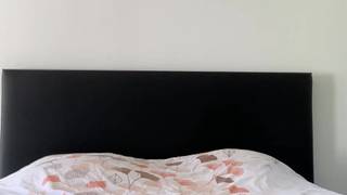 Prisca fickt sich in den Arsch, ohne sich um irgendwas zu kümmern Prisca fickt sich in den Arsch, ohne sich um irgendwas zu kümmern