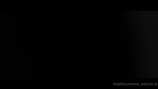 Sie sucht einen Partner, damit sie zusammen masturbieren können