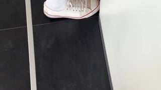 Ficken wollen, während sie das Auto in der Garage suchen