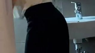 Dieser Mann ist nur daran interessiert, dass diese MILF seinen Schwanz lutscht