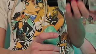 Wie gut es ist, eine Blonde zu sehen, die mit ihrem Vibrator spielt