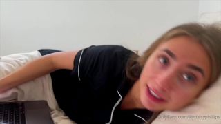 Lily Phillips schluckt und fickt einen massiven BBC in POV