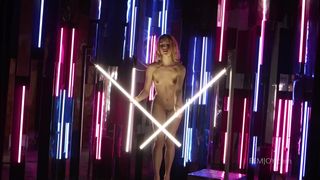 Alecia Fox zeigt ihren unglaublichen zierlichen heißen Körper